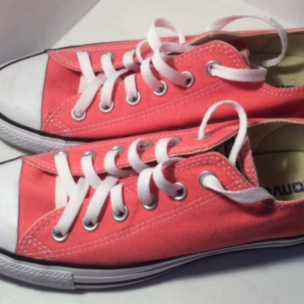 Converse Salmon low rise. Women's size 9/Men's size 7